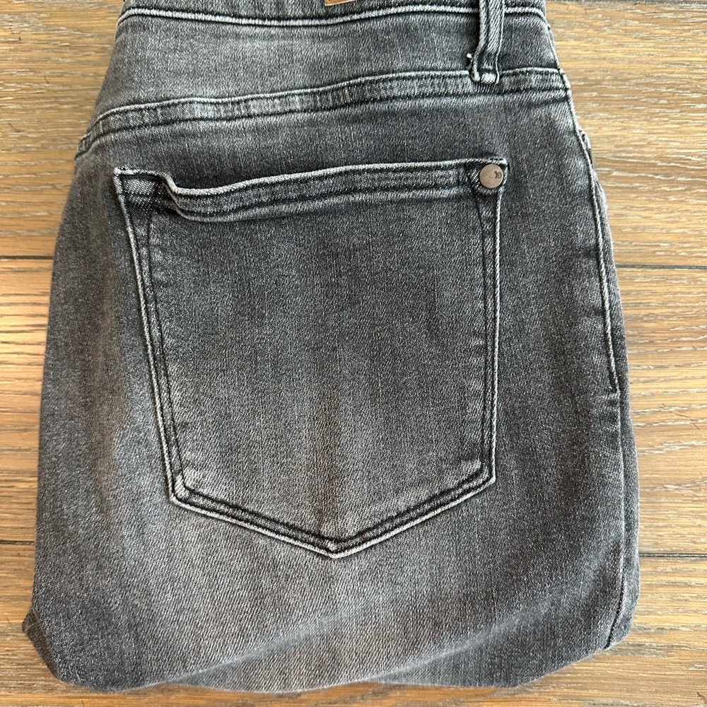 Judy Blue Gray Jeans with Distressed Wash Skinny Jeans Size 13/31‎
